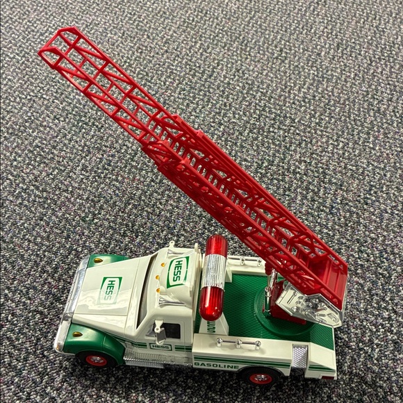 Hess 1994 Rescue Truck. HP๐๐๐ - Picture 2 of 7